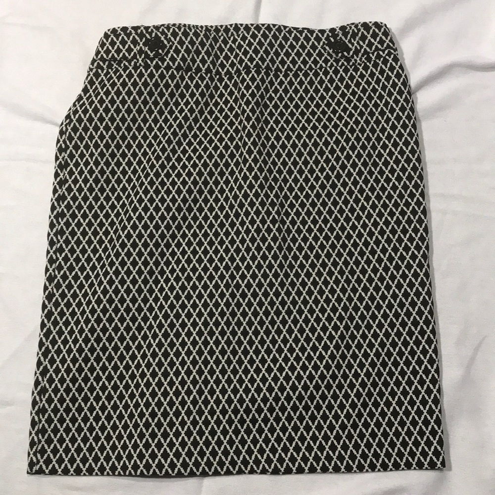 Ashley Stewart Black and White Skirt  Q108